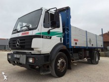 camión volquete Mercedes