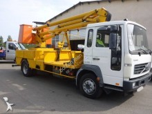 camión plataforma elevadora articulada telescópica Volvo