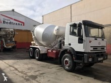 camión hormigón cuba / Mezclador Iveco