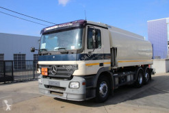 camion citerne hydrocarbures Mercedes