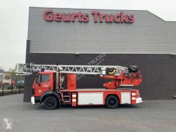 camion piattaforma aerea Mercedes
