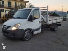 camión volquete trilateral Iveco