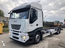 camión chasis Iveco