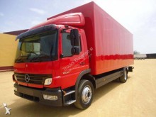 camión Mercedes Atego 818