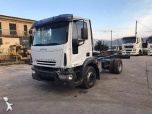 camión chasis Iveco