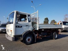 camión volquete trilateral Renault