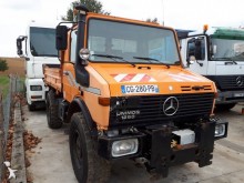 camión volquete trilateral Unimog