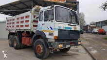 camión volquete Iveco