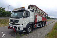 camion pompe à béton Volvo