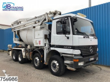 Mercedes Actros 3235