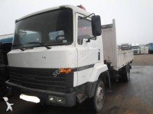 camion piattaforma Nissan