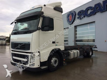 camión portacontenedores Volvo