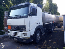 camion cisterna Volvo