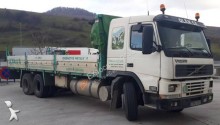 vrachtwagen platte bak boorden Volvo