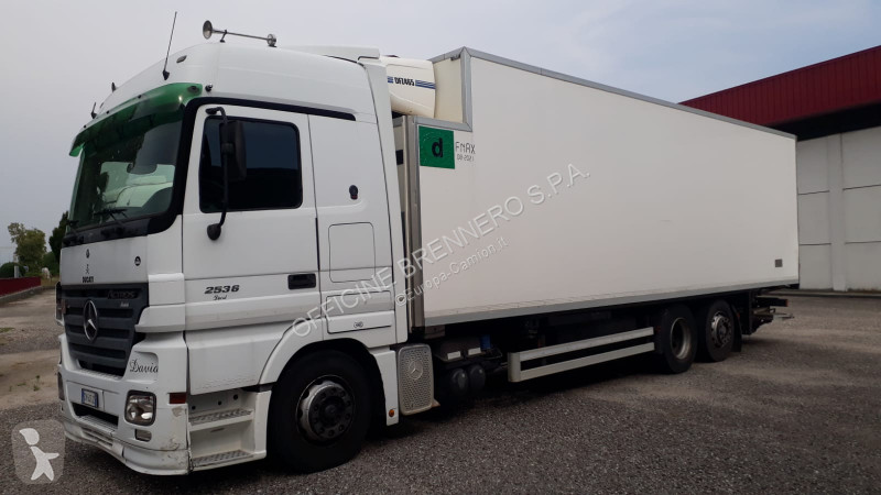 Voir les photos Camion Mercedes