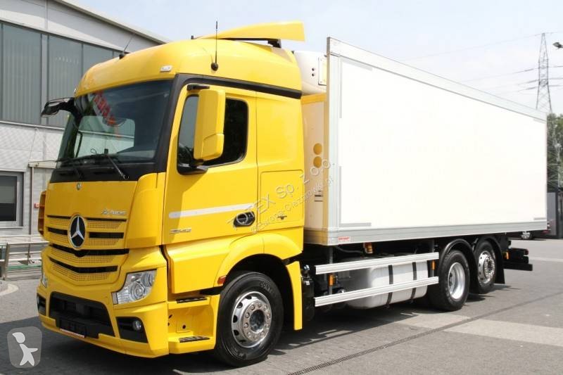 Voir les photos Camion Mercedes