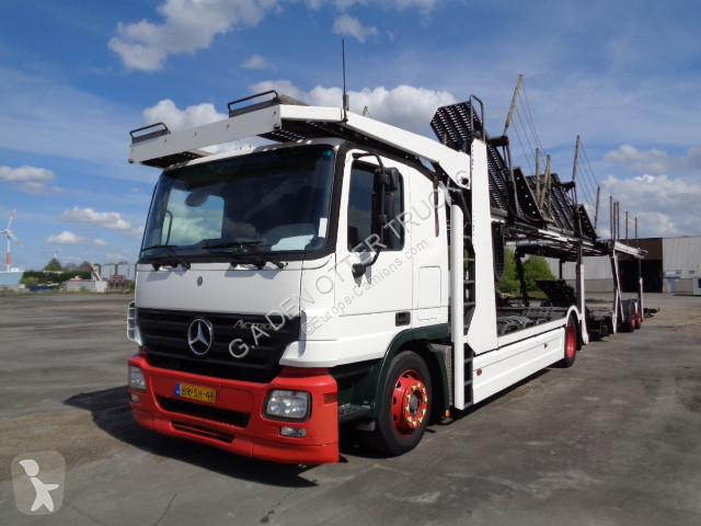 Voir les photos Camion remorque Mercedes