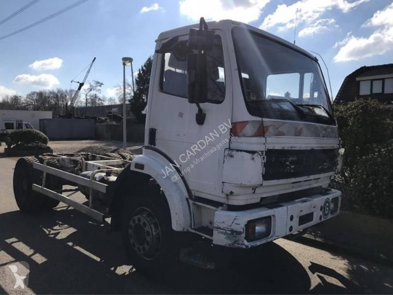 Voir les photos Camion Mercedes