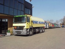 camion cisterna Mercedes