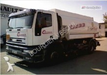 camión cisterna hidrocarburos Iveco