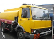 camión cisterna hidrocarburos Iveco