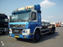 camion portacontainers Volvo