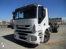 camión chasis Iveco