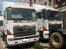camión volquete escollera Isuzu