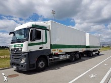 camion remorque porte containers Mercedes