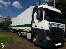 camión remolque portacontenedores Mercedes