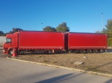 ciężarówka z przyczepą firanka Renault