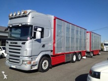 ciężarówka z przyczepą do transportu zwierząt Scania