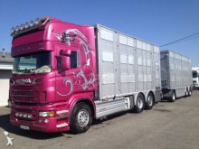 ciężarówka z przyczepą do transportu zwierząt Scania