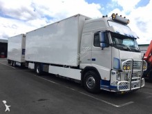 ciężarówka z przyczepą furgon przeprowadzka Volvo