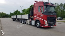 ciężarówka z przyczepą platforma Volvo