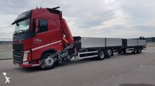 ciężarówka z przyczepą platforma Volvo