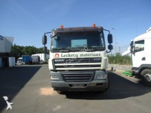 ciężarówka z przyczepą platforma burtowa DAF