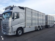 camión remolque para ganado Volvo