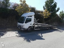 vrachtwagen met aanhanger autotransporter Mitsubishi