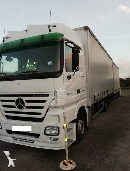 Ciężarówka z przyczepą Mercedes