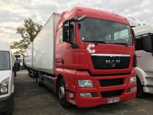ensemble routier fourgon MAN