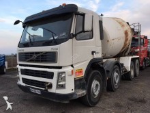 Volvo concrete mixer concrete tractor-trailer