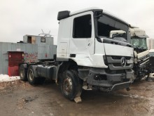 otra tractora semi Mercedes