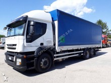 ansamblu cap tractor si semiremorca cu prelata si obloane Iveco