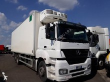 conjunto rodoviário frigorífico Mercedes