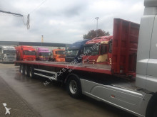 Floor twistlocks and coil goot semi-trailer