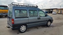 masina monovolum Peugeot