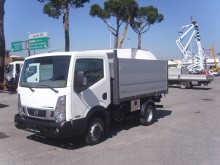 furgoneta volquete Nissan