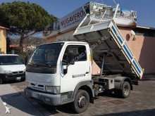 utilitaire benne tri-benne Nissan