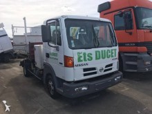 utilitaire plateau Nissan